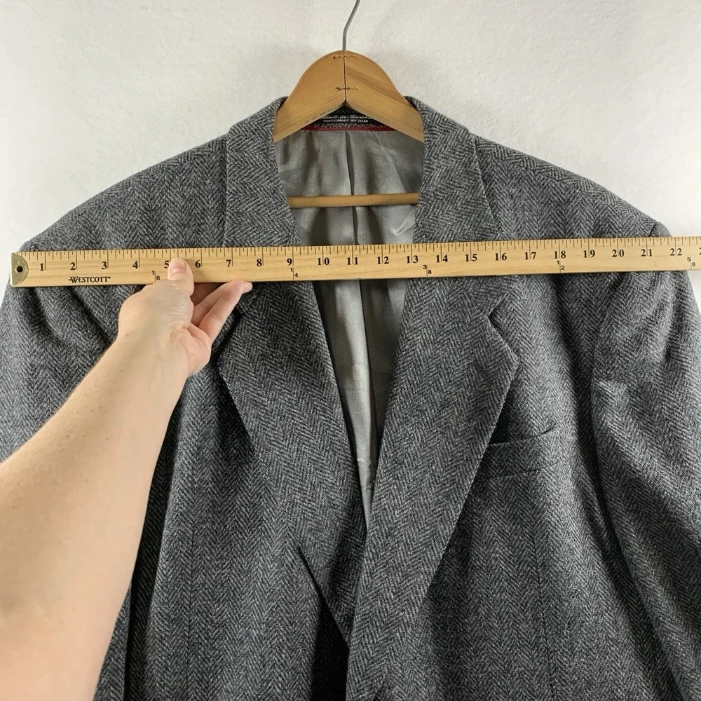 VTG Men 100% Wool Herringbone Tweed Blazer 52L Gray Wood Buttons Wide Lapel